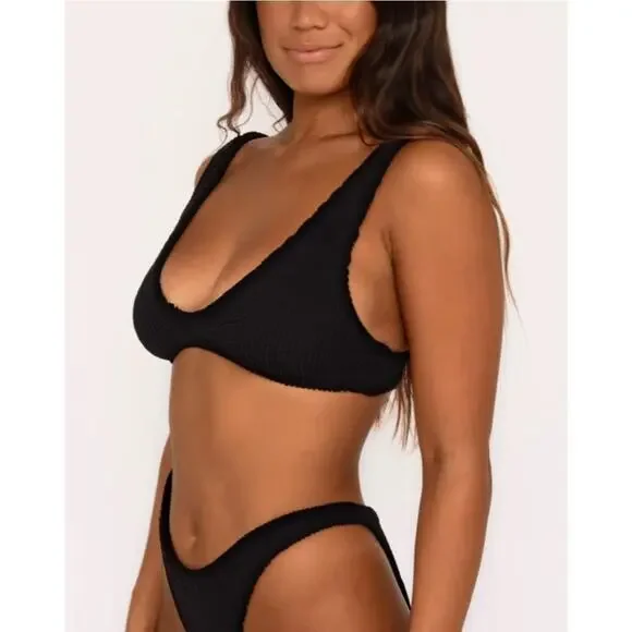 Skatie• ‘Sami’ SUPERSTRETCH Bikini Top in Black - Picture 14 of 16
